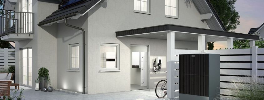 Viessmann Vitocal 250-A Waermepumpe mit Wallbox und Photovoltaikanlage im Milieu